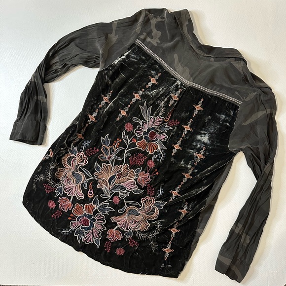 Johnny Was Valentina Velvet Embroidered Back Button Down Camo/Green Size L EUC - Picture 6 of 15